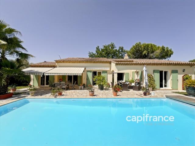 Villa provençale 4 chambres avec piscine BAGNOLS EN FORET 83