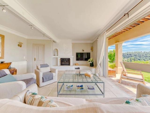VILLA PROVENCALE DE CHARME A 100 MÈTRES DU VILLAGE DE VALBONNE