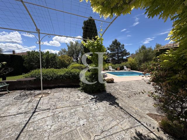 Villa proche du village au calme en exclusivité 140m² Bédoin