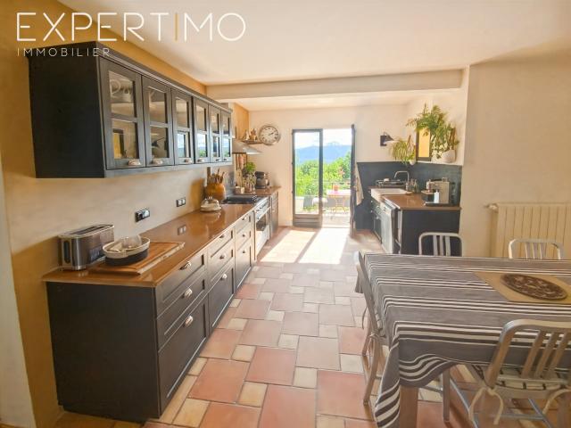 Villa proche Viens avec vue sur le Luberon 138m² Viens