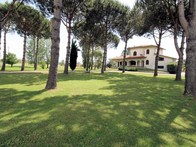 Villa prestigiosa con parco e piscina in vendita a Pietrasan. 600m² Pietrasanta