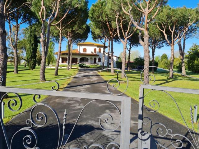 Villa prestigiosa con parco e piscina in vendita a Pietrasan. 600m² Pietrasanta