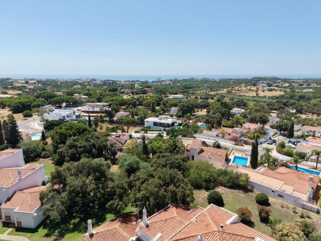 Villa privada com lote de 1.515 m2 a poucos minutos a pé da. 453m² Albufeira e olhos de água