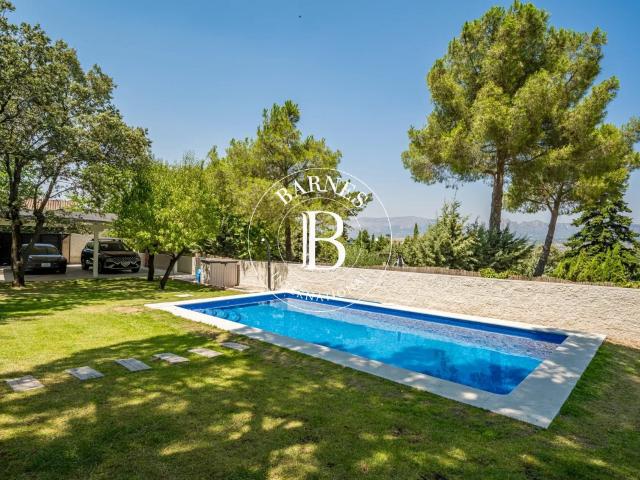 Villa privada con piscina y vistas a la Sierra de Madrid