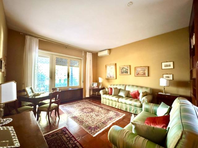 Villa quadrifamiliare in vendita a Roma, Casalpalocco