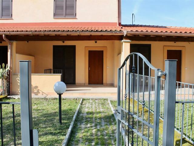 Villa Quadrifamiliari con giardino in ss r 71, Orvieto