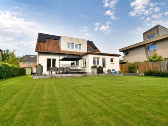Villa quietly located in a residential area in Overijse