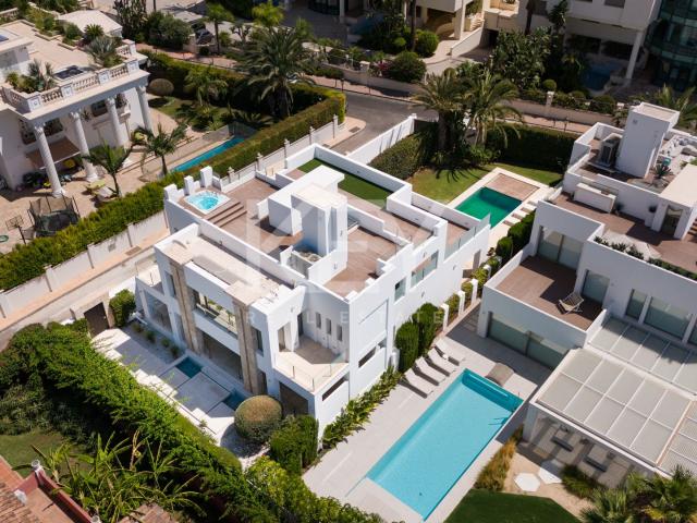 Villa Ravetta in Rio Verde Playa, Marbella Golden Mile