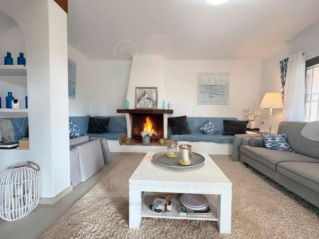 Villa renovada en la encantadora zona exclusiva de Cala Esmeralda