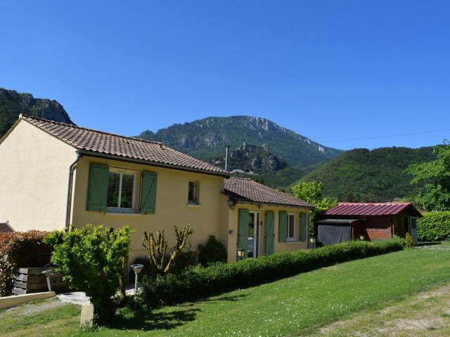 Villa rénovée au calme avec piscine 152m² Puilaurens