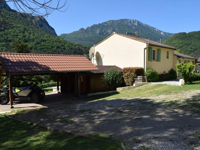 Villa rénovée au calme avec piscine 152m² Puilaurens