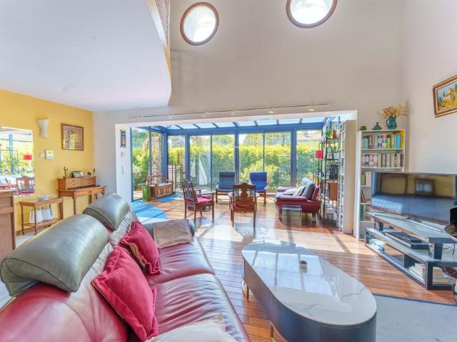Villa rénovée avec piscine, appartement indépendant et garag. 217m² Montpellier