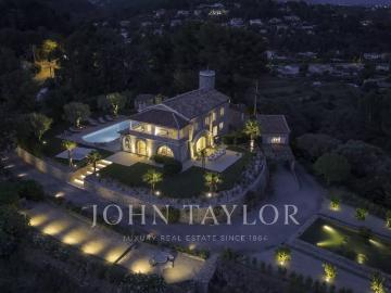 Villa rénovée avec piscine et 2 studio annexes à louer à Saint Paul de Vence