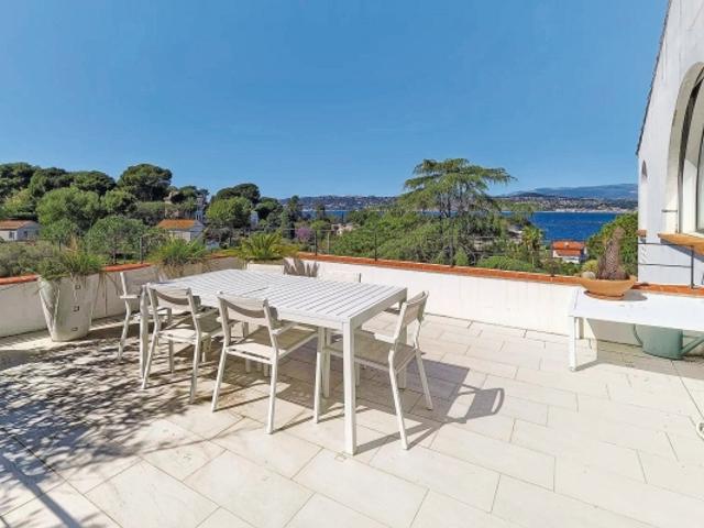 VILLA RÉNOVÉE AVEC VUE MER