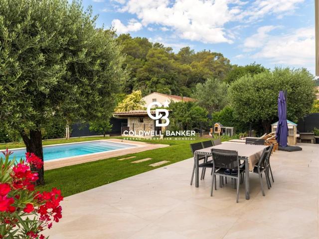 Villa rénovée à pied du village calme absolu 189m² La Colle sur Loup