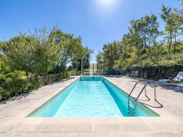 Villa rénovée à vendre en campagne de Saignon 180m² Saignon