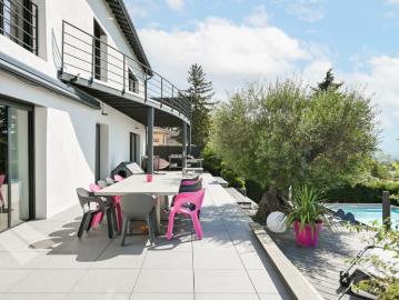 Villa rénovée Champagne au Mont d'Or 280m2 Piscine jacuz