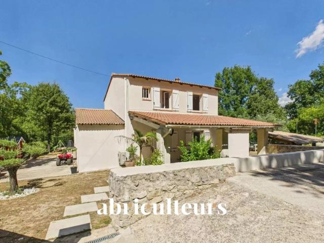 Villa rénovée de 150 m² – 4 chambres – Terrain paysager 1413 m² avec piscine – Callian