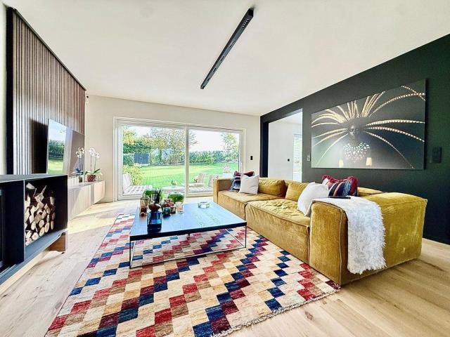 Villa rénovée de 4ch. TOP SITUATION !