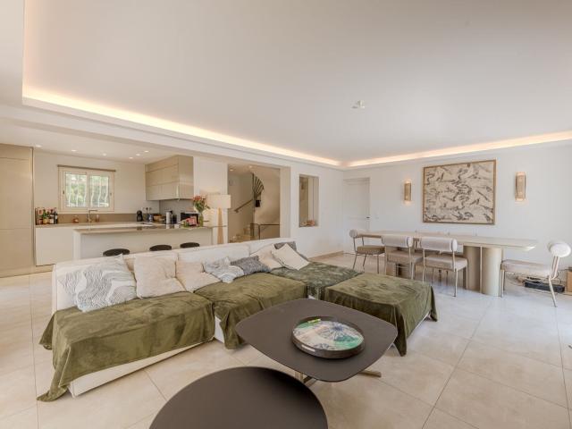 Villa Rénovée 4 Chambres Boulouris Proche Plages Et Commerce. 128m² Saint Raphaël