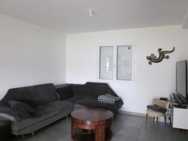 Villa récente à Lucenay
