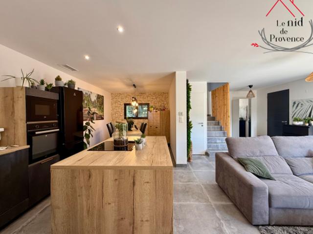 Villa récente dans un environnement calme