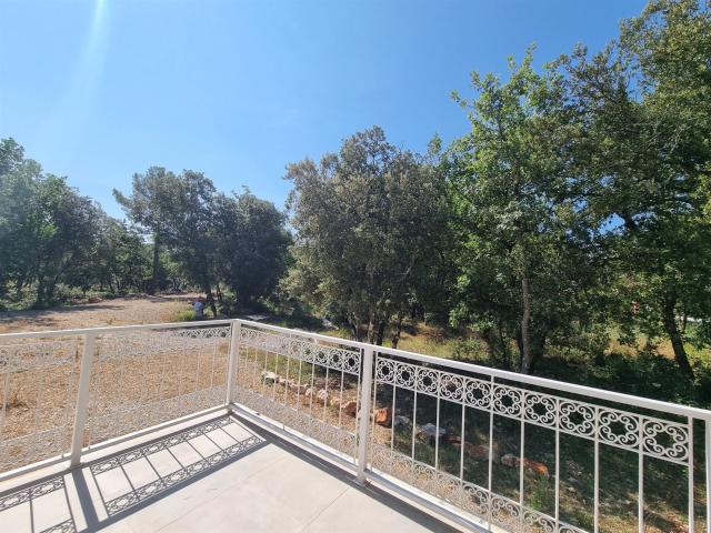 Villa récente de plain pied sur 6000m2 de terrain 118m² Régusse