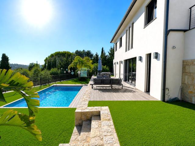 Villa récente Le Tignet 166 m² avec piscine et vue dégagée 166m² Le Tignet