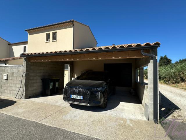 Villa récente 3 chambres avec terrasse et carport
