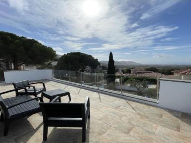 VILLA REFORMADA CON LICENCIA TURÍSTICA