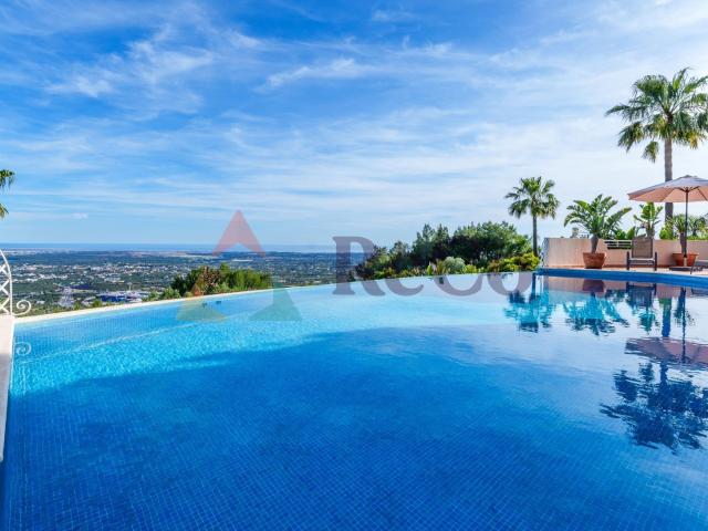 Villa requintada com vistas panorâmicas e charme tradicional 732m² Santa Bárbara De Nexe