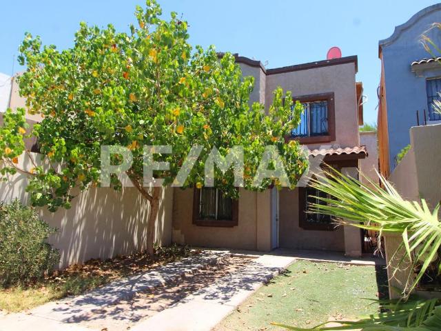 VILLA RESIDENCIAL VENECIA CASA EN RENTA