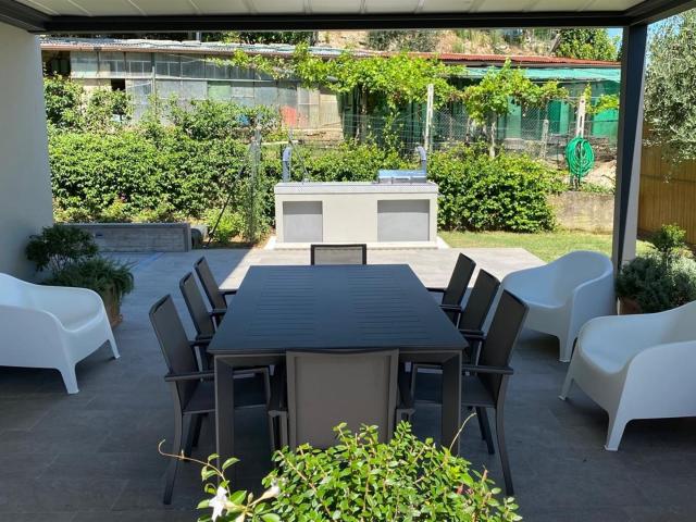 Villa ristrutturata con due unità indipendenti, giardino pri. 250m² Belmonte Piceno