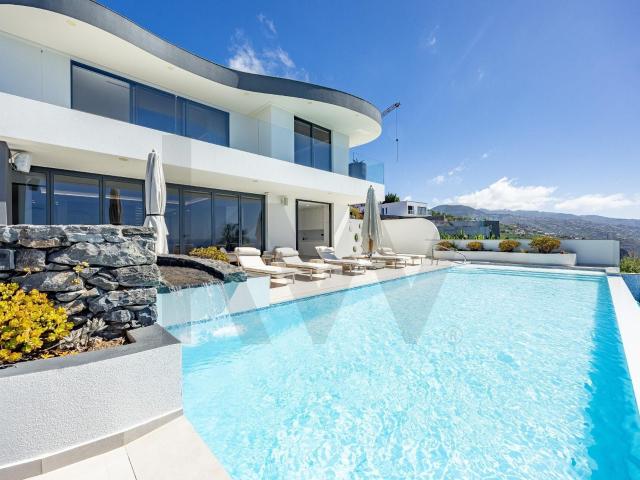 Villa Royale | Moradia T6 com Piscina e Vista Mar — Ponta do Sol