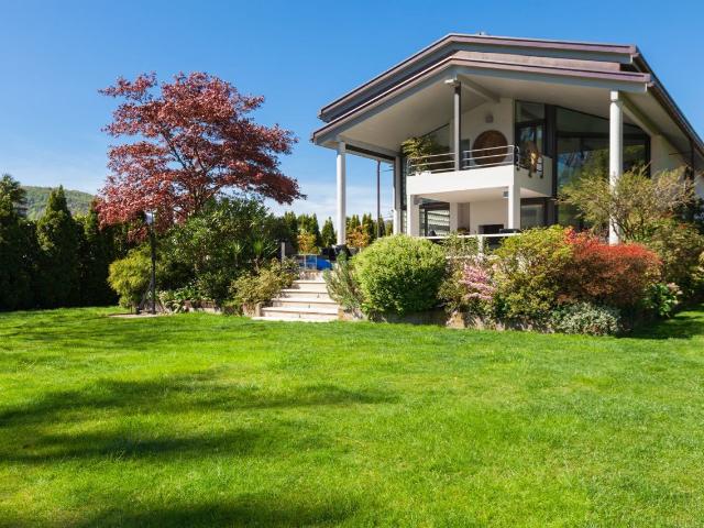 Villa Schnebli Luxuriöse Villa am See mit Nebengebäude und Pool