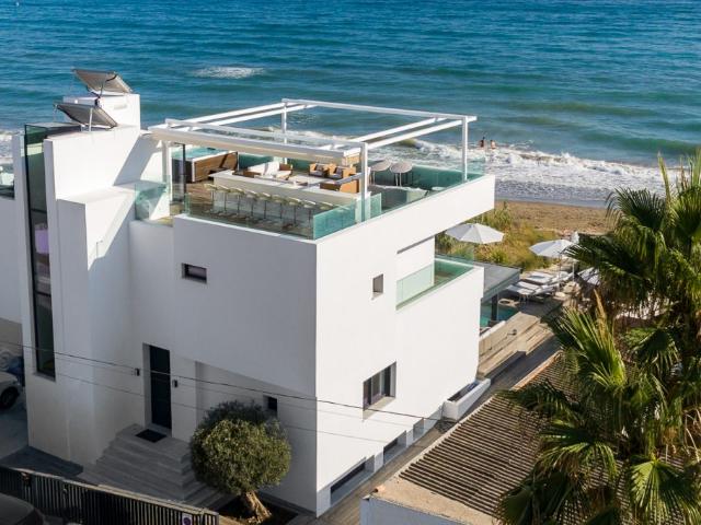 Villa Sanchez, Luxury Beachfront Villa to Rent in East Marbella