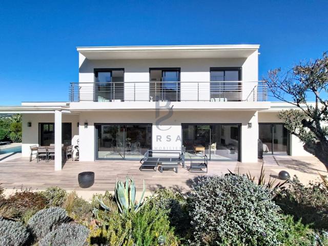Villa À Valescure, Saint Raphael Proche Commerces Et Du Golf 173m² Saint Raphaël