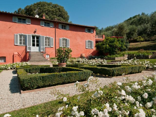 Villa Serenella is a marvelous villa and an adjacent farmhouse, has recently been restored to the highest of standards. B