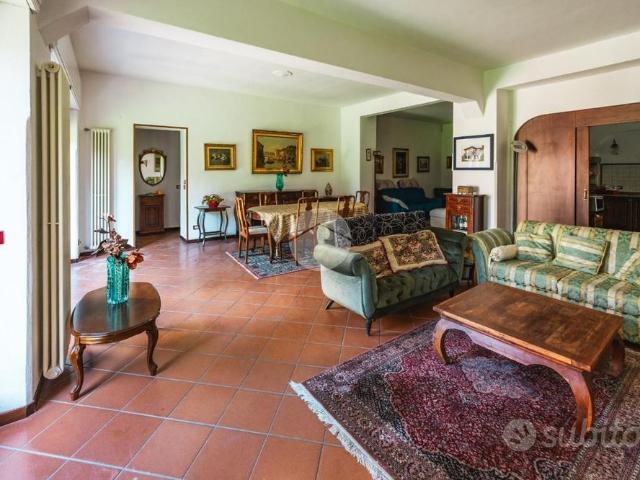 VILLA SINGOLA A TOSCOLANO MADERNO