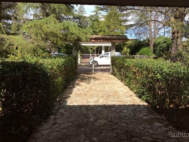 Villa singola in affitto a Toritto viale Olimpia, Quasano