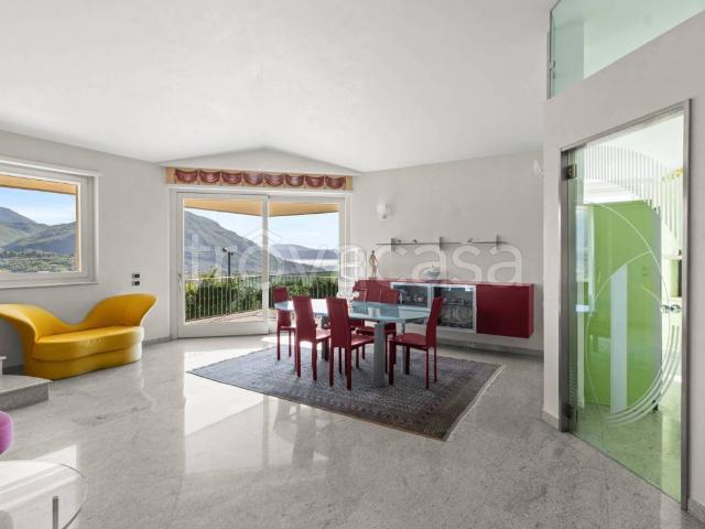 Villa singola in affitto a Volciano, Roè Volciano