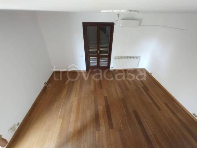 Villa singola in affitto a Bernate Ticino