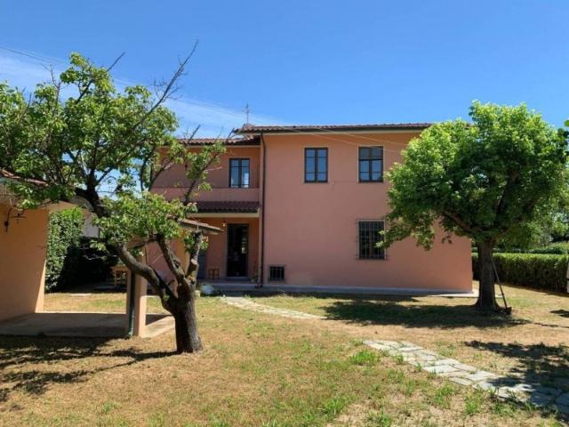 Villa Singola in Affitto a Camaiore Capezzano Pianore