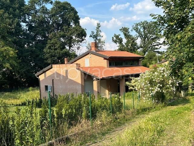 Villa singola in affitto a Casatenovo via Giuseppe Verdi, 20