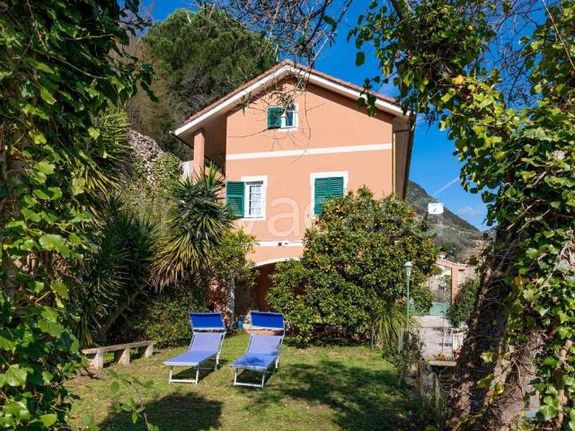Villa singola in affitto a Finalborgo, Finale Ligure