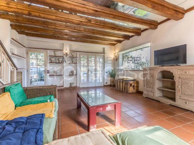 Villa singola in affitto a Fiumicino via Rodi Garganico, 81, Fregene