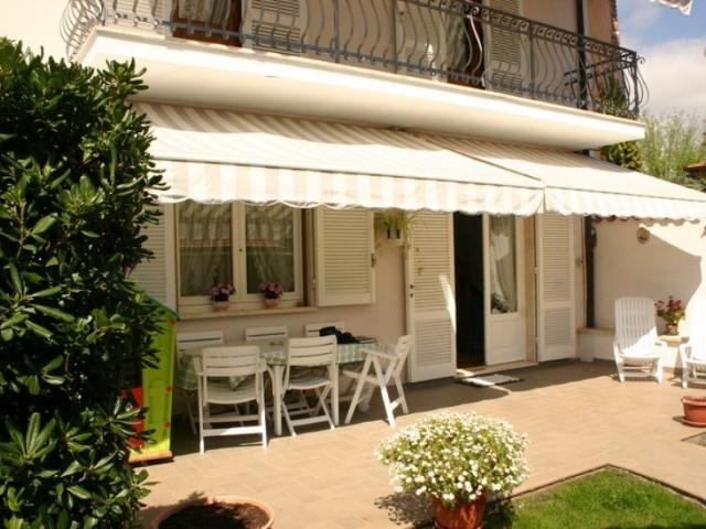 Villa Singola in Affitto a Forte Dei Marmi