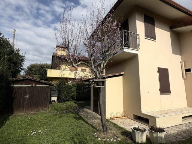 Villa Singola in affitto a Forte Dei Marmi Vittoria Apuana