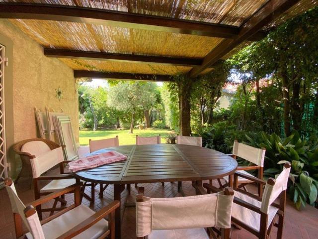 Villa Singola in affitto a Forte Dei Marmi Vittoria Apuana