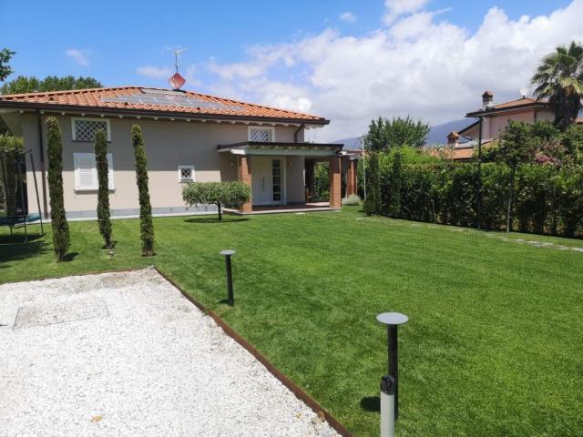 Villa Singola in affitto a Forte Dei Marmi Vittoria Apuana